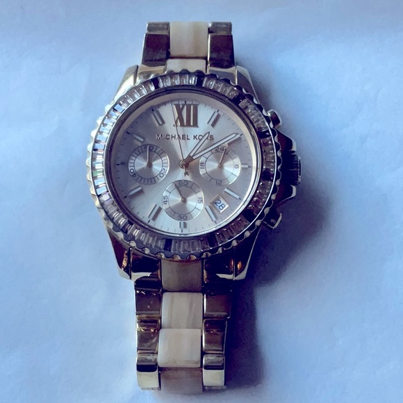 β± MICHAEL KORS GOLDTONE WATCH β± - Picture 1 of 16